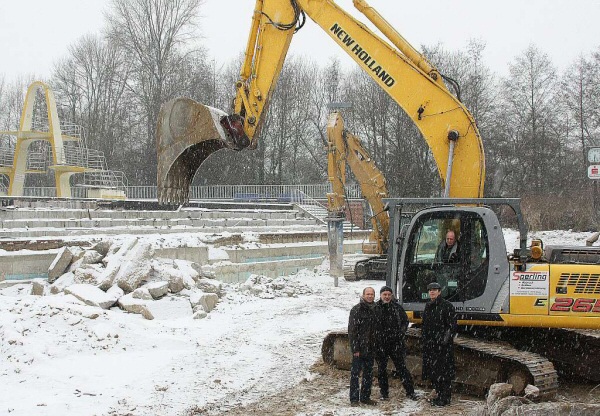 Abriss des Schwimmerbeckens im Freibad